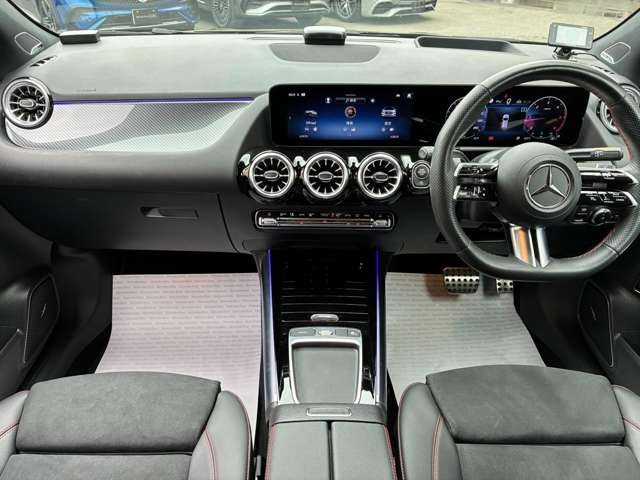 GLAクラスGLA200d 4マチック AMGラインパッケージ 4WD