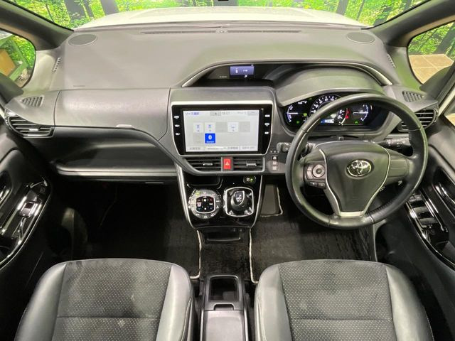 ヴォクシー1.8 ハイブリッド ZS 煌III