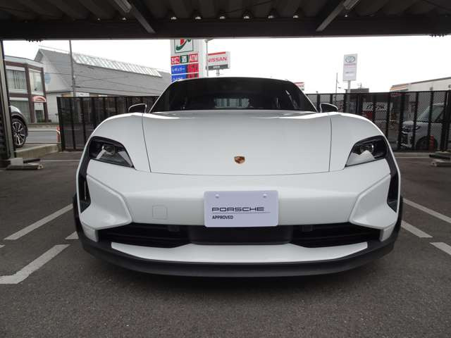 タイカンターボ GT ウィズ ヴァイザッハパッケージ 4WD