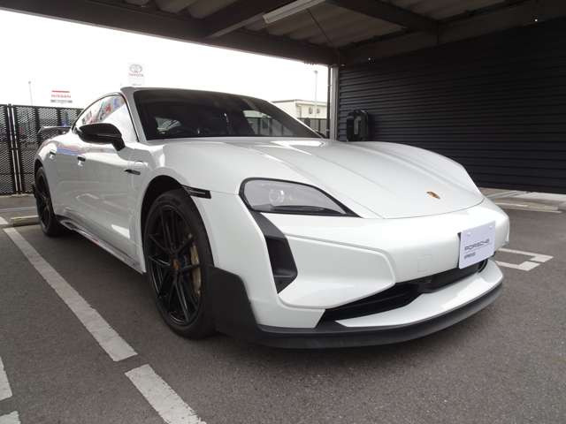 タイカンターボ GT ウィズ ヴァイザッハパッケージ 4WD