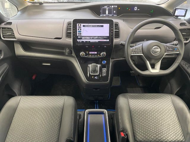 セレナ1.2 e-POWER ハイウェイスターV