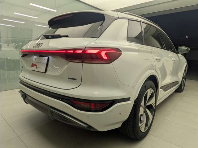 Q6 e-tronクワトロ アドバンスト 4WD