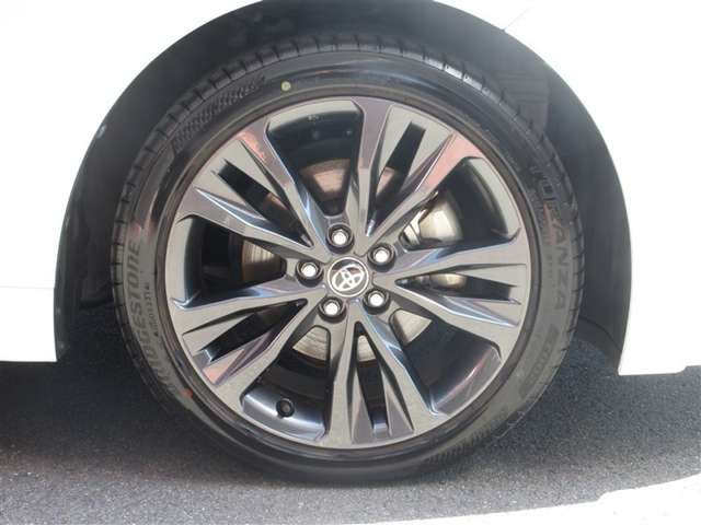 カローラ1.8 ハイブリッド W×B E-Four 4WD