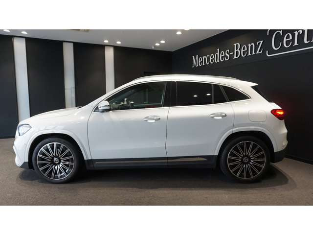 GLAクラスGLA200d 4マチック AMGラインパッケージ 4WD