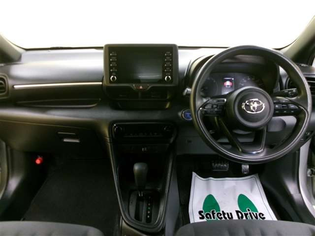 ヤリス1.5 ハイブリッド X E-Four 4WD