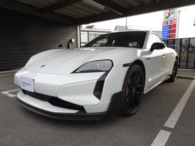 タイカンターボ GT ウィズ ヴァイザッハパッケージ 4WD