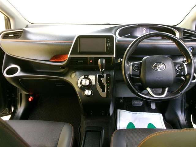 シエンタハイブリッド 1.5 G クエロ