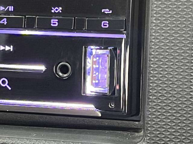 USB�[�q�AAUX�t��!