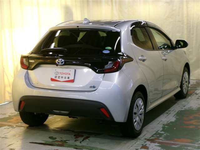 ヤリス1.5 ハイブリッド X E-Four 4WD