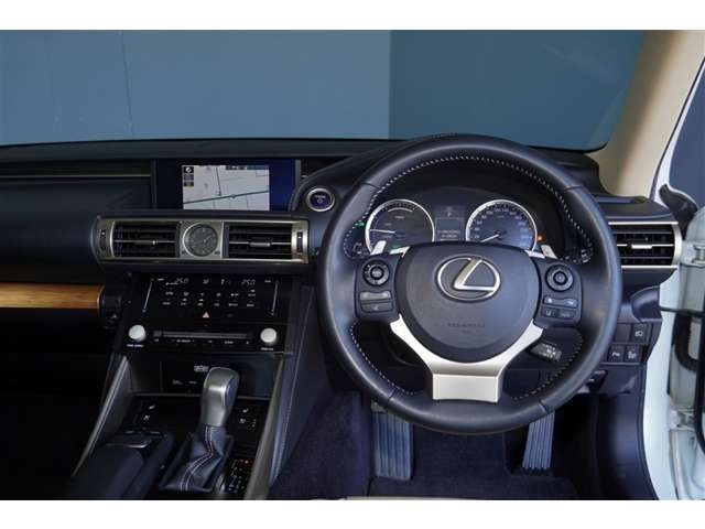 IS300h バージョンL