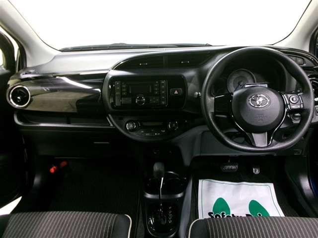 ヴィッツ1.5 ハイブリッド ジュエラ