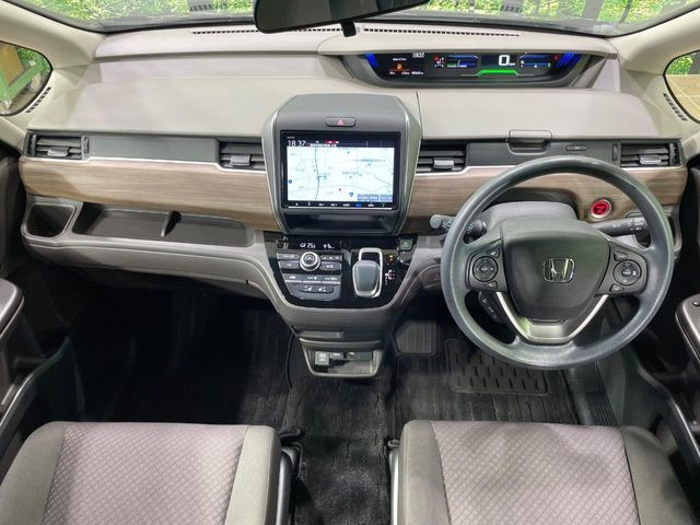 フリードハイブリッド