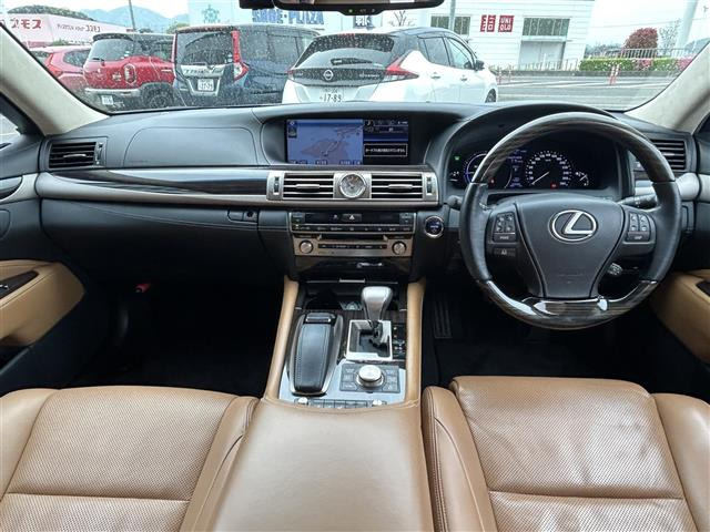 LS600h バージョンL 4WD