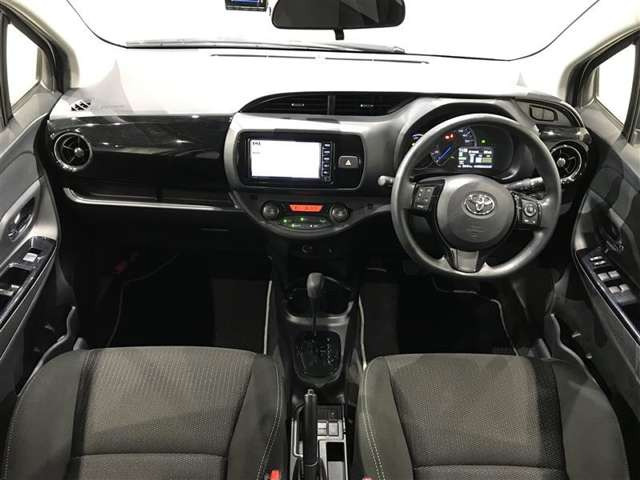 ヴィッツ1.5 ハイブリッド F セーフティ エディションIII