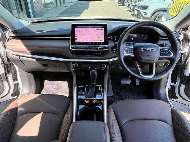 コマンダー2.0 リミテッド ディーゼル 4WD