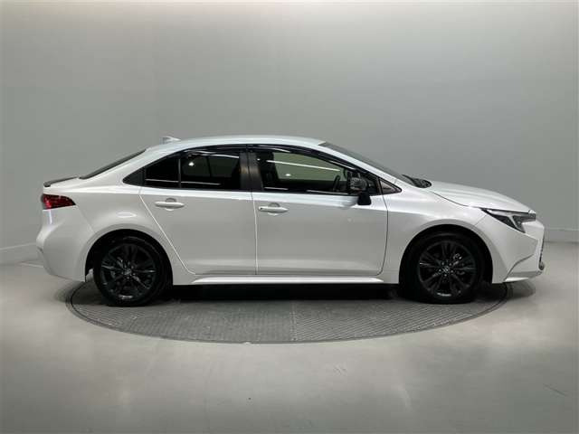 カローラ1.8 ハイブリッド W×B