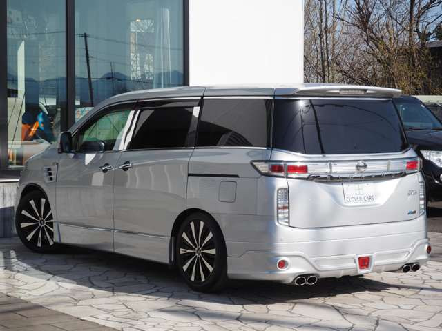 悪天候の際でも、明るく暖かいガレージもございますので、ゆっくりとご覧頂けます♪