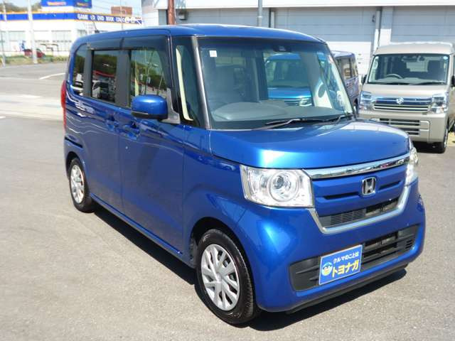 当社の総額表示は群馬県内での総額を明記しております。諸費用の安さを比べてください。追加整備料や追加保証料なども一切いただきません。真の乗り出し総額です。遠方の方は県外登録費用と陸送費用が別途かかります