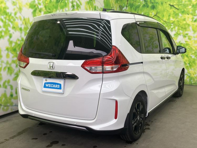 フリード1.5 クロスター ブラックスタイル