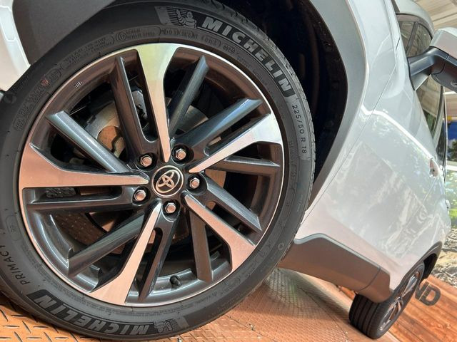 �y����18�C���`�A���~�z�C�[���z�O�ςɃ}�b�`���������A���~�z�C�[���𑕒����Ă���܂��B�e��ЊO�A���~�z�C�[����A�X�^�b�h���X�^�C�����戵�����Ă���܂��B���񂲑��k����������