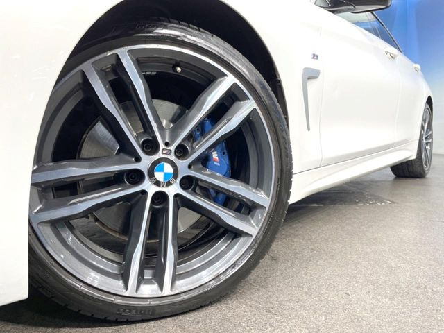 ●純正19インチアルミホイール:輸入車ならではの卓越した走りを支えるホイールと足回りです!日本車の走りに慣れている方にもぜひ体感して頂きたいほど、高いレベルでまとまっています!