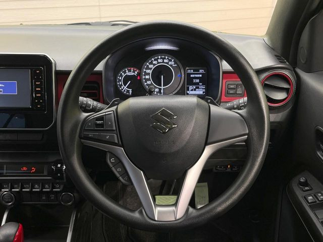 【ステアリングスイッチ】運転中、前方から目線をそらすことなく、オーディオ等の操作が可能な便利機能!安心&快適なドライブを演出してくれます♪