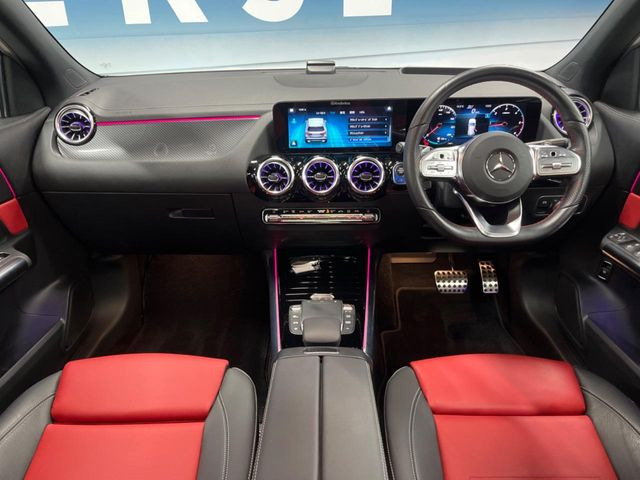 GLAクラスGLA200d 4マチック AMGラインパッケージ 4WD