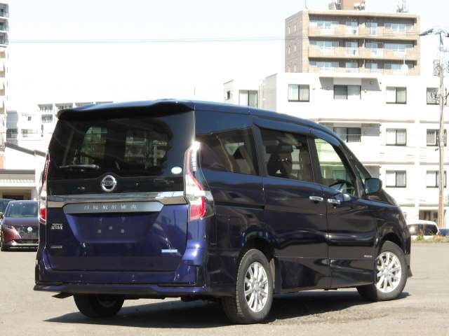 セレナ2.0 ハイウェイスターV 4WD