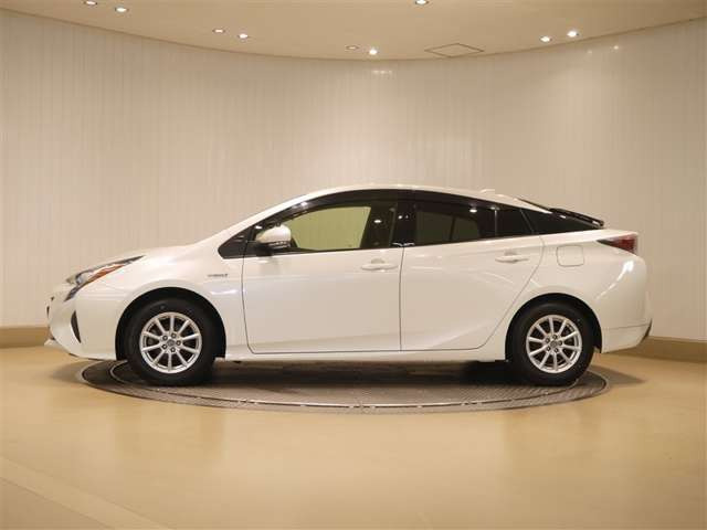 プリウス1.8 S E-Four 4WD