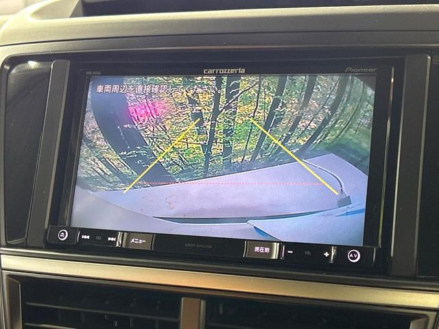 【バックカメラ】駐車時に後方がリアルタイム映像で確認できます。大型商業施設や立体駐車場での駐車時や、夜間のバック時に大活躍!運転スキルに関わらず、今や必須となった装備のひとつです!