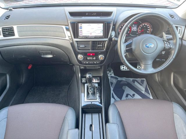 エクシーガクロスオーバー72.5 モダンスタイル 4WD