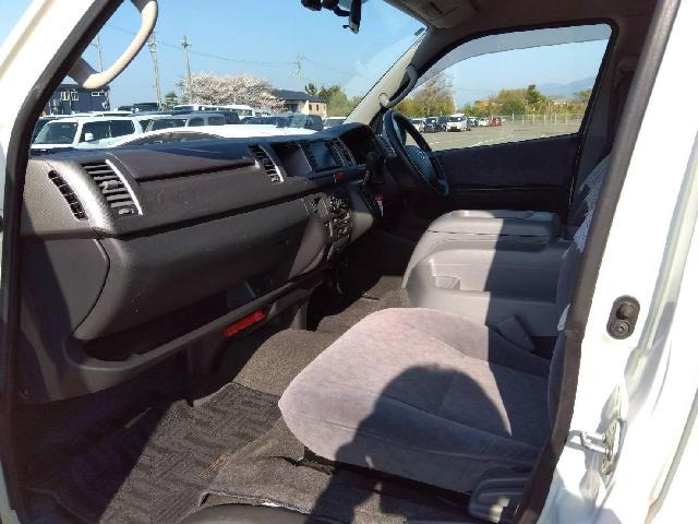 ハイエース2.7 グランドキャビン 4WD