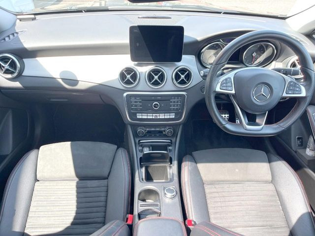 CLAシューティングブレークCLA180 AMGスタイル