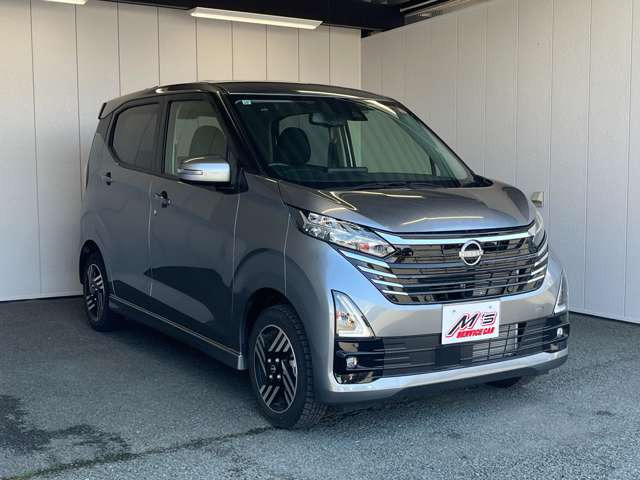 普通車は「サービスカーエムズ 本店」、軽自動車は「サービスカーエムズ 交差店」からお探し頂けます。