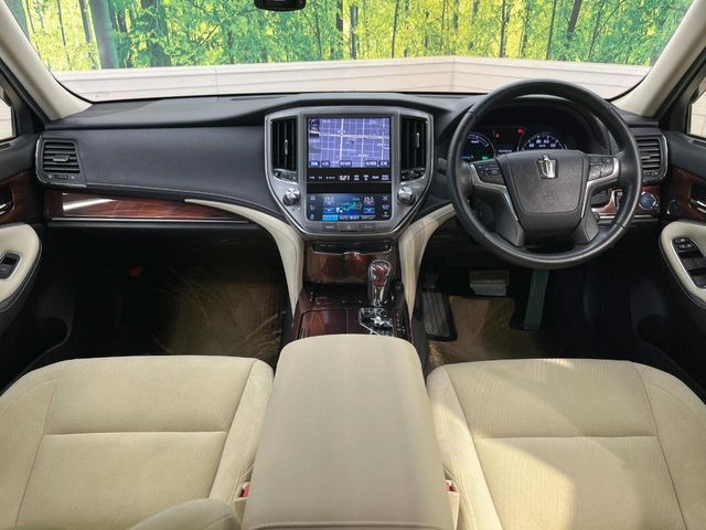 クラウンハイブリッド 2.5 ロイヤルサルーン