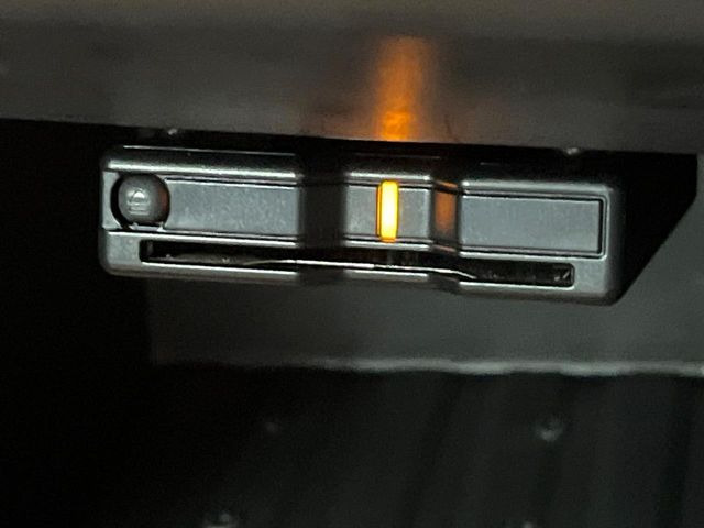 ●ETC車載器(アンテナ分離型音声案内タイプ):お引き渡し時には再セットアップを実施後、お渡しいたします。マイレージ登録に関してもお気軽にスタッフまでお尋ねください。