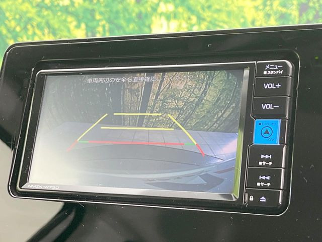 【バックカメラ】駐車時に後方がリアルタイム映像で確認できます。大型商業施設や立体駐車場での駐車時や、夜間のバック時に大活躍!運転スキルに関わらず、今や必須となった装備のひとつです!