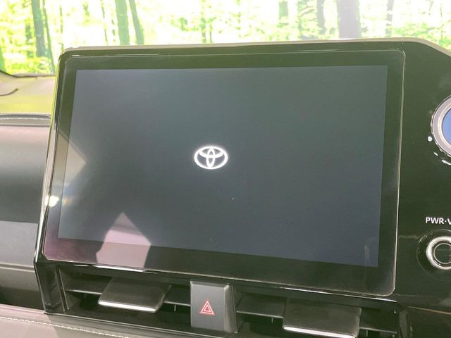 【純正ナビ】人気の純正ナビを装備しております。ナビの使いやすさはもちろん、オーディオ機能も充実!キャンプや旅行はもちろん、通勤や買い物など普段のドライブも楽しくなるはず♪