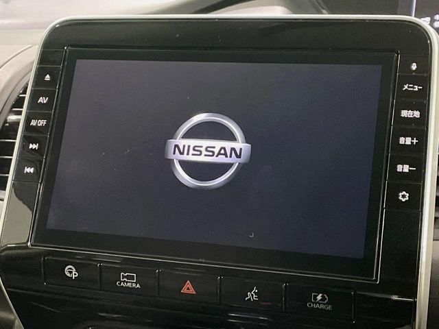 【大画面ナビ】人気の大型9インチナビを装備。存在感のある大画面はインパクト大!ナビ利用時のマップ表示は見やすく、テレビやDVDは臨場感がアップ!いつものドライブがグッと楽しくなります♪