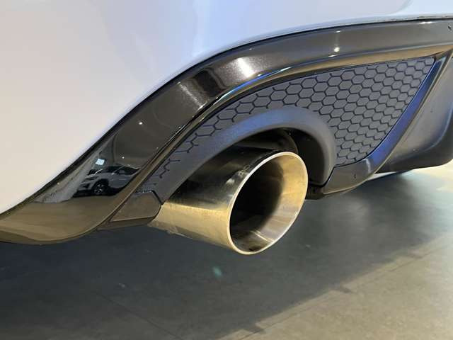 V40D4 Rデザイン チューンド バイ ポールスター ディーゼル