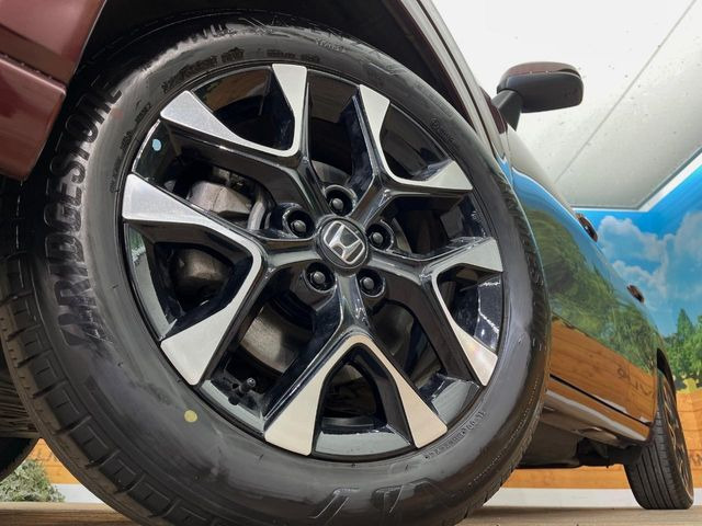 【純正アルミホイール】外観にマッチした純正アルミホイールを装着しております。各種社外アルミホイールや、スタッドレスタイヤも取扱いしております。是非ご相談ください♪