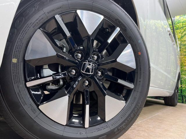 �y����16�C���`�A���~�z�C�[���z�O�ςɃ}�b�`���������A���~�z�C�[���𑕒����Ă���܂��B�e��ЊO�A���~�z�C�[����A�X�^�b�h���X�^�C�����戵�����Ă���܂��B���񂲑��k����������