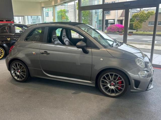 アバルト695Cツーリズモ