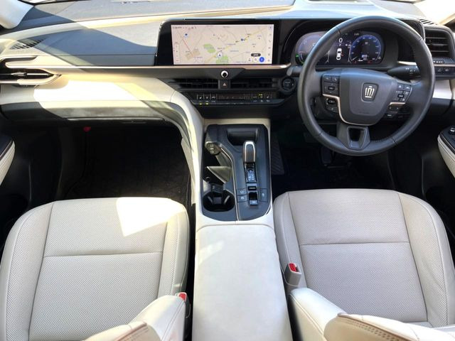 クラウンクロスオーバー2.5 G アドバンスト レザー パッケージ E-Four 4WD