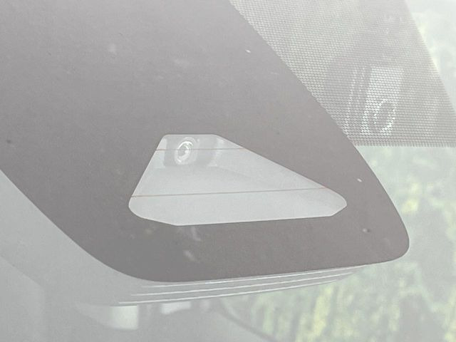 【トヨタセーフティセンス】走行中に前方の車両等を認識し、衝突しそうな時は警報とブレーキで衝突回避と被害軽減をアシスト。より安全にドライブをお楽しみいただけます。