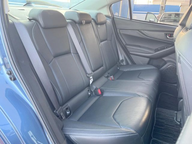 後部座席も気になるようなキズ・汚れやへたり等、大きなダメージはなく、良好な状態です。
