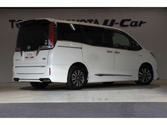 エスクァイアハイブリッド1.8 Gi プレミアムパッケージ ブラックテイラード