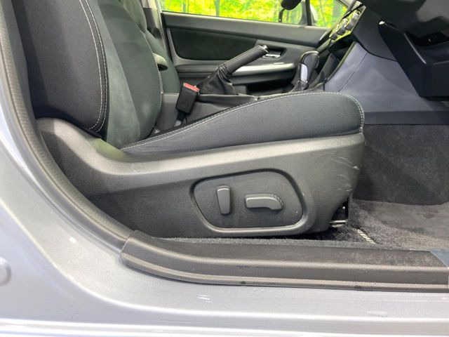 【パワーシート】スイッチ一つで簡単にシートの微調整が可能!電動だから力もいりません!快適なシートポジションにセットして、快適なドライブをお楽しみください。