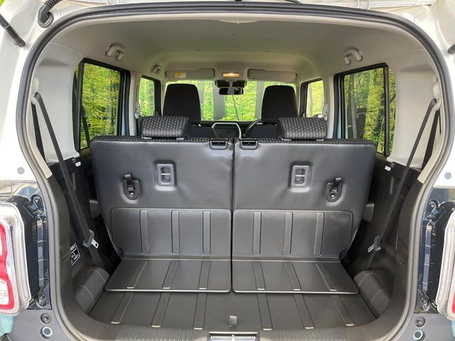普段のお買い物や通勤、送迎等に十分な荷室スペースを確保しております。セカンドシートを倒すと、大きな荷物の積載も可能です♪
