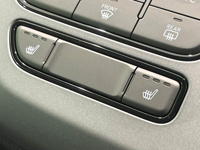 【シートヒーター】寒い日に重宝するシートヒーター!エアコンより早く温まってくれるので寒がりの人も安心ですね♪エアコンの温風は乾燥するから苦手、という方にもをおすすめです。